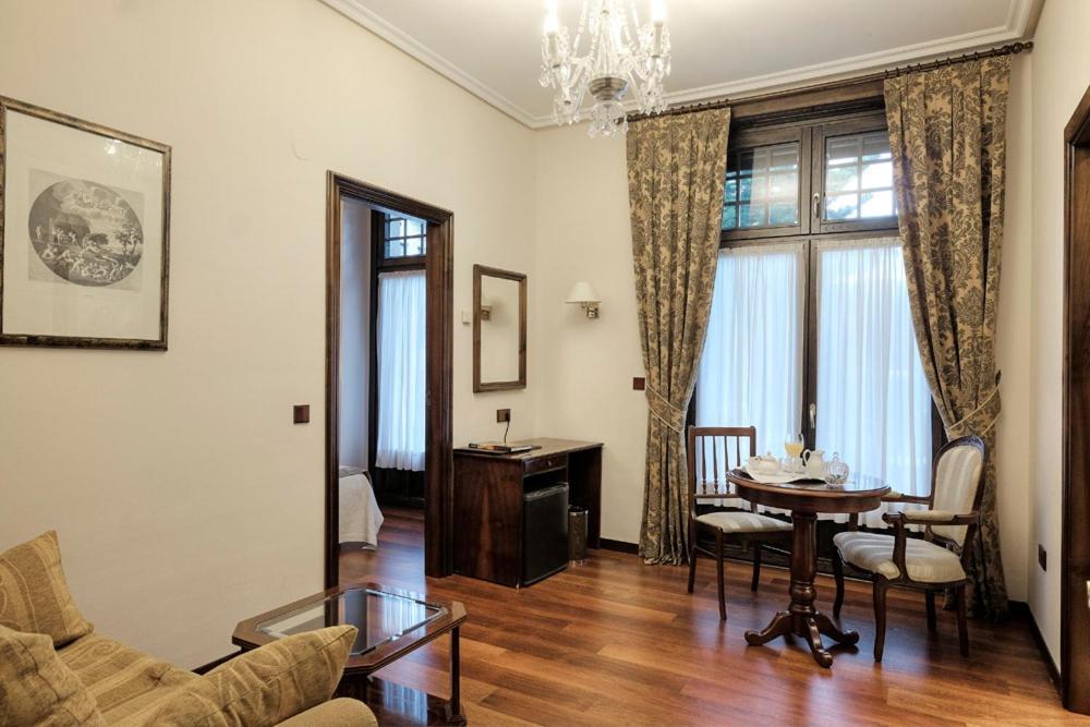 Palacio Arias Navia Ngoại thất bức ảnh